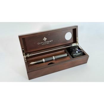 Diplomat Füllhalter Aero "stripes black"