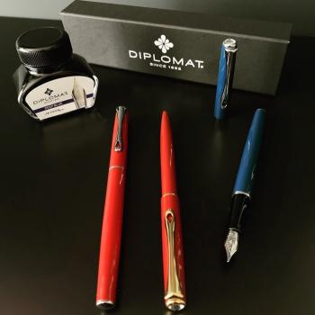 Diplomat Füllhalter Traveller dark red gold