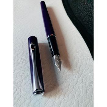 Diplomat Füllhalter Traveller deep purple