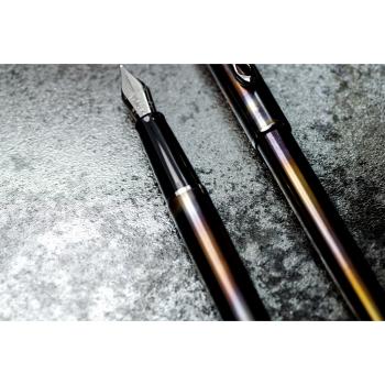 Diplomat Füllhalter Traveller flame