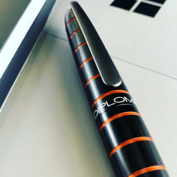 Diplomat Füllhalter Elox ring schwarz orange