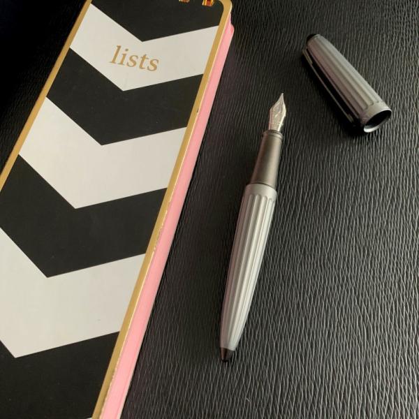 Diplomat Füllhalter Aero grau