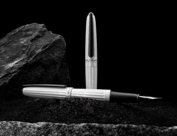 Diplomat Füllhalter Aero perlmutt weiß