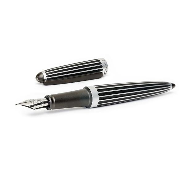 Diplomat Füllhalter Aero "stripes black"