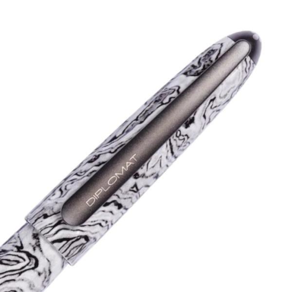 Diplomat Füllhalter Aero volute 14KT