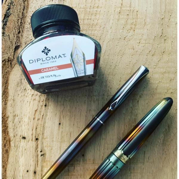Diplomat Füllhalter Traveller flame